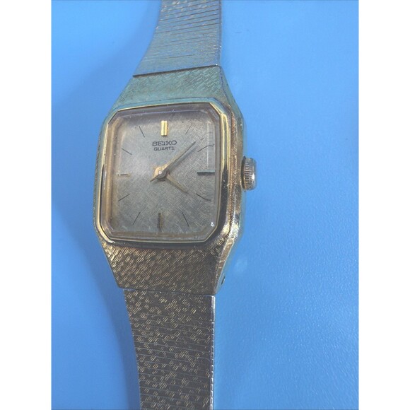 Vintage Seiko Women’s Watch Gold Tone Beautiful Condition New Battery main image 5